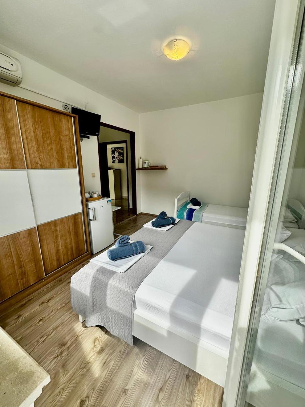 Apartman & Rooms Draga Marina Exterior photo
