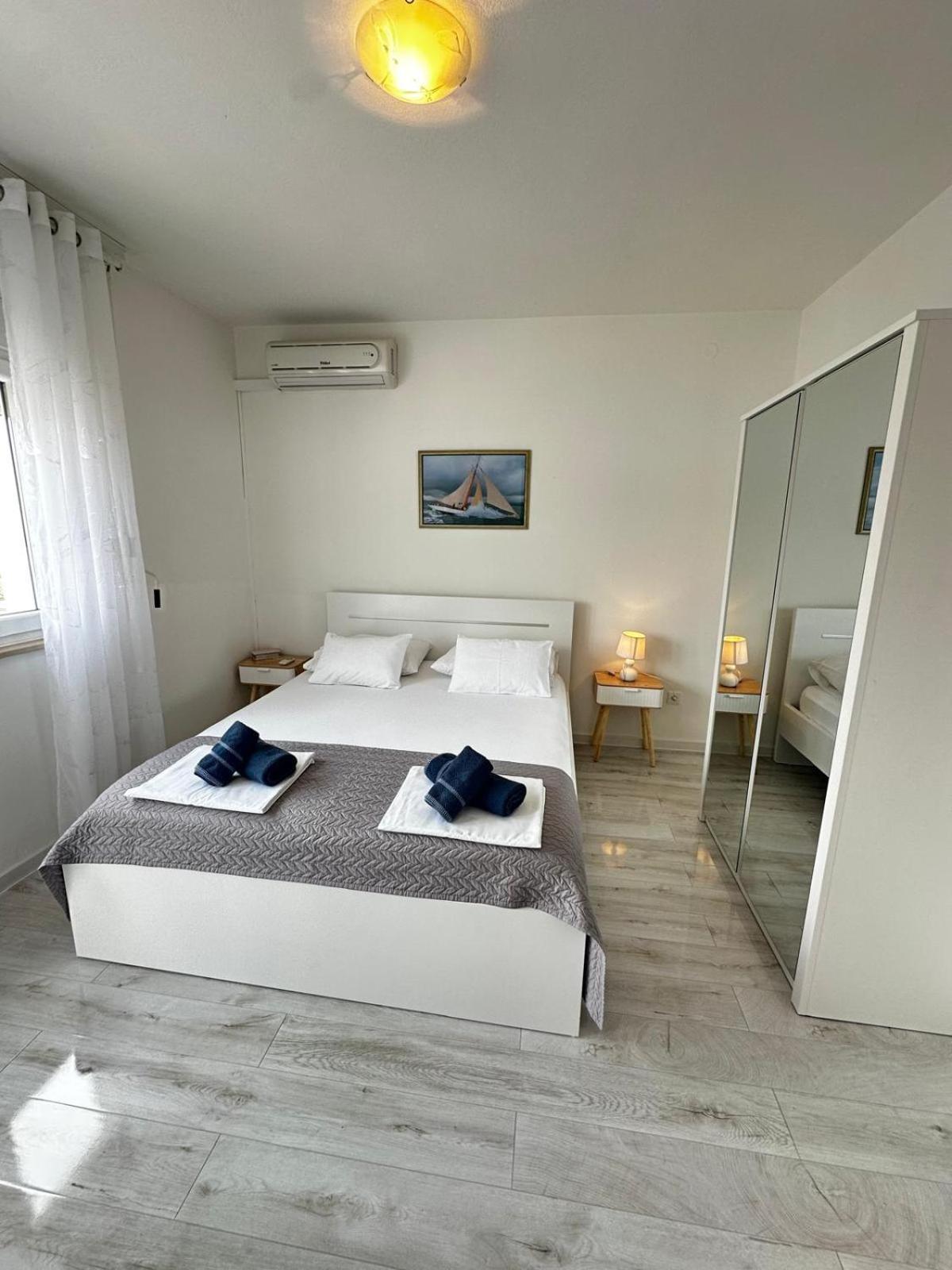 Apartman & Rooms Draga Marina Exterior photo